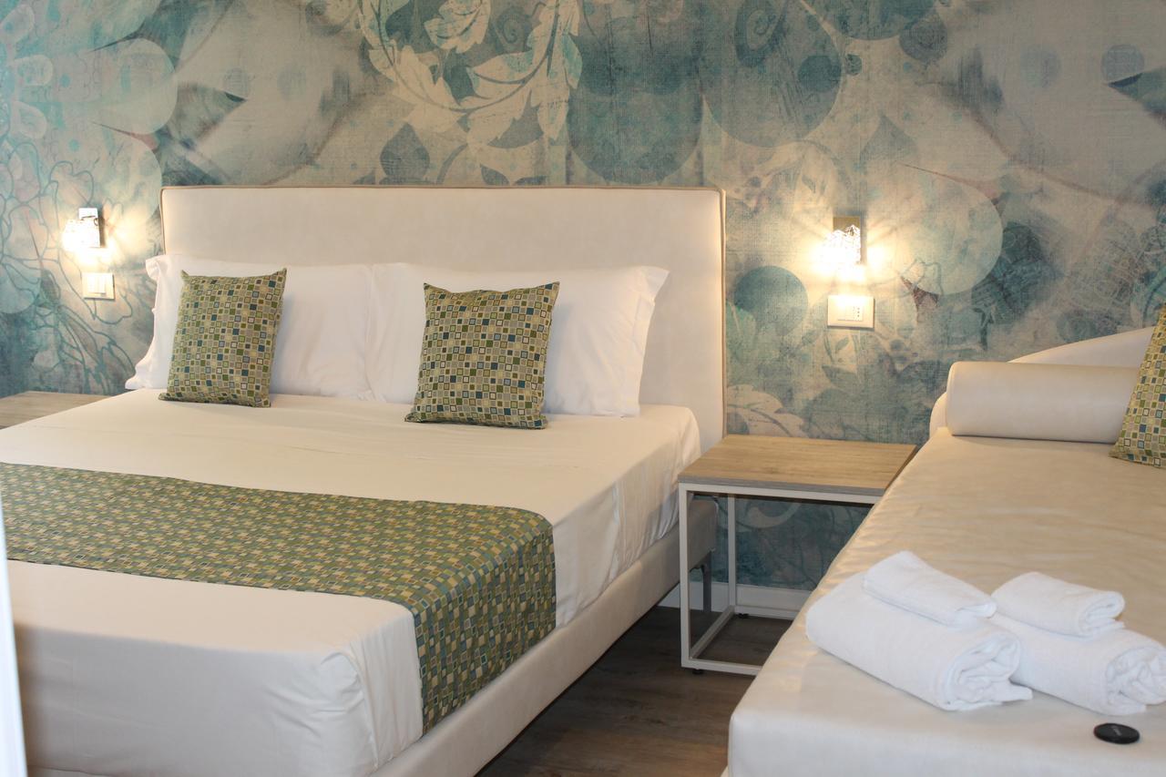 Lake Garda Beach Hostel Padenghe sul Garda Exteriör bild