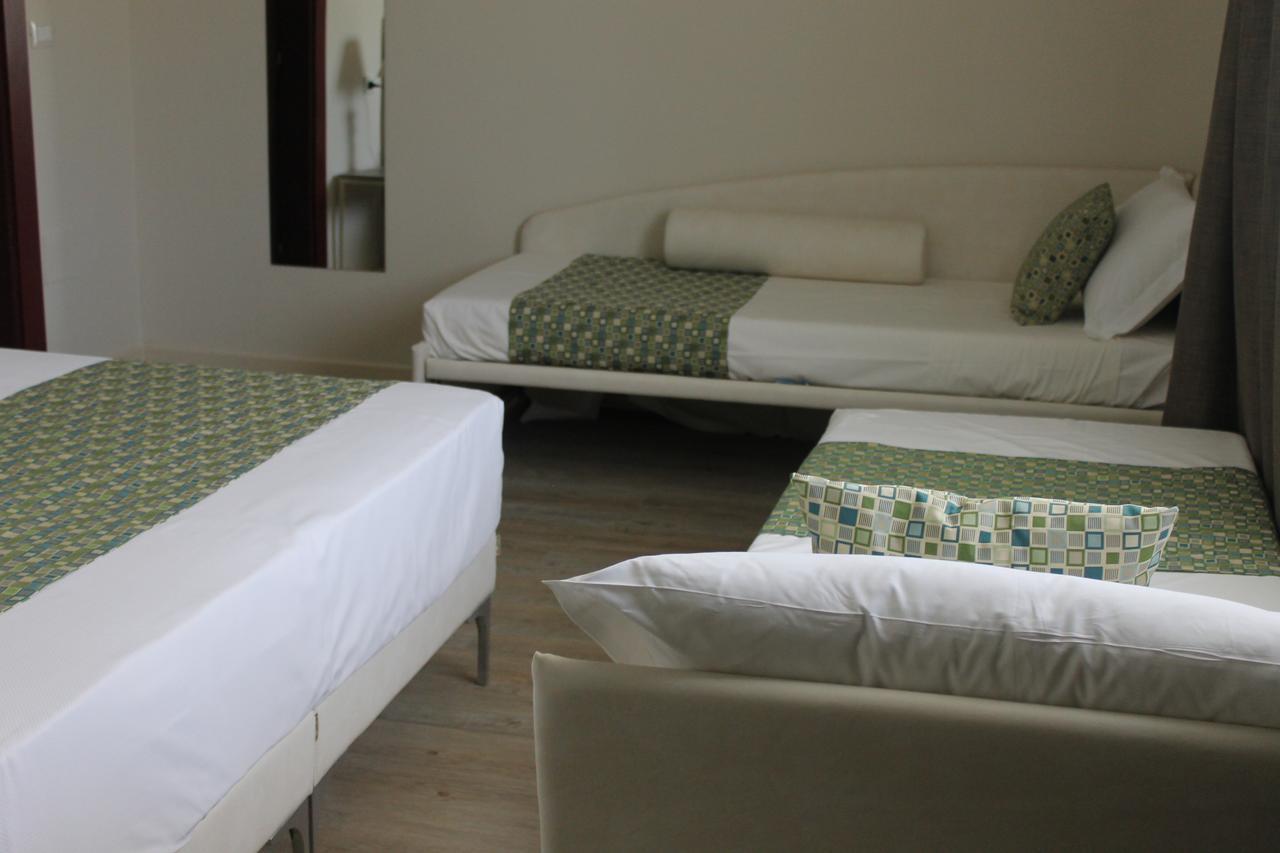 Lake Garda Beach Hostel Padenghe sul Garda Exteriör bild