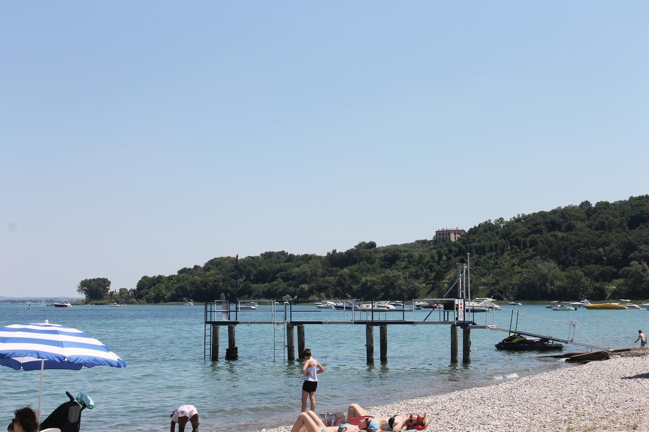 Lake Garda Beach Hostel Padenghe sul Garda Exteriör bild