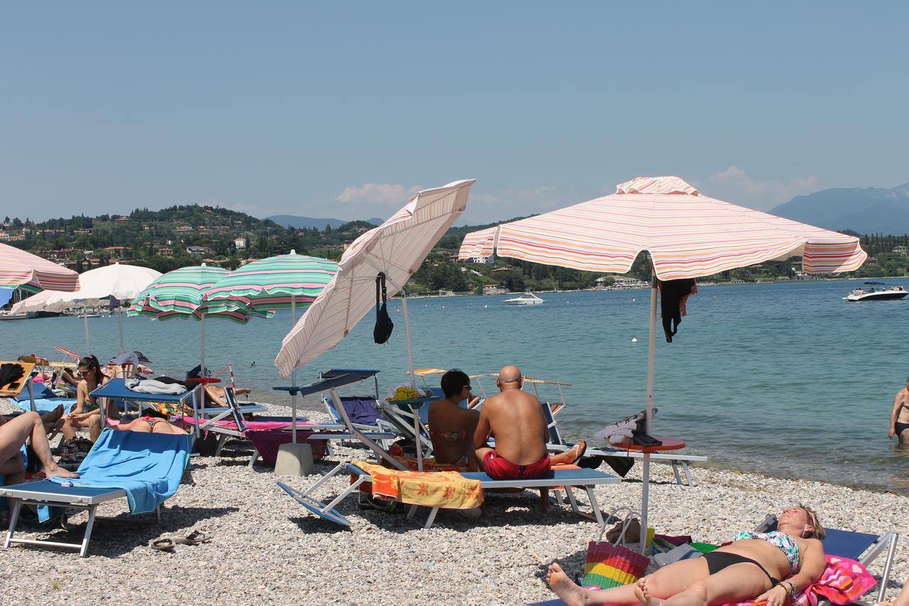 Lake Garda Beach Hostel Padenghe sul Garda Exteriör bild