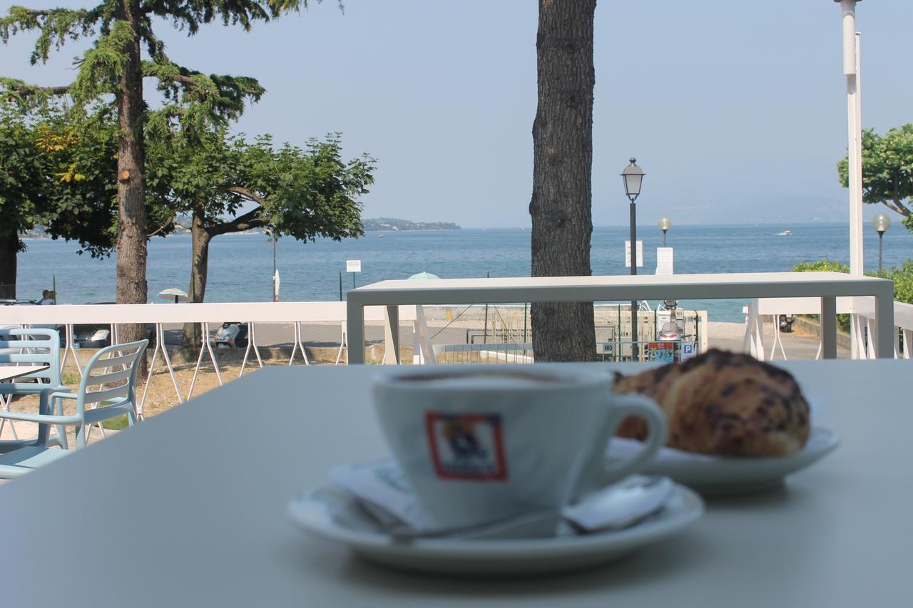 Lake Garda Beach Hostel Padenghe sul Garda Exteriör bild