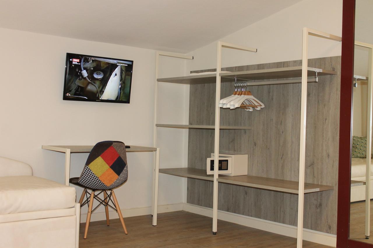 Lake Garda Beach Hostel Padenghe sul Garda Exteriör bild