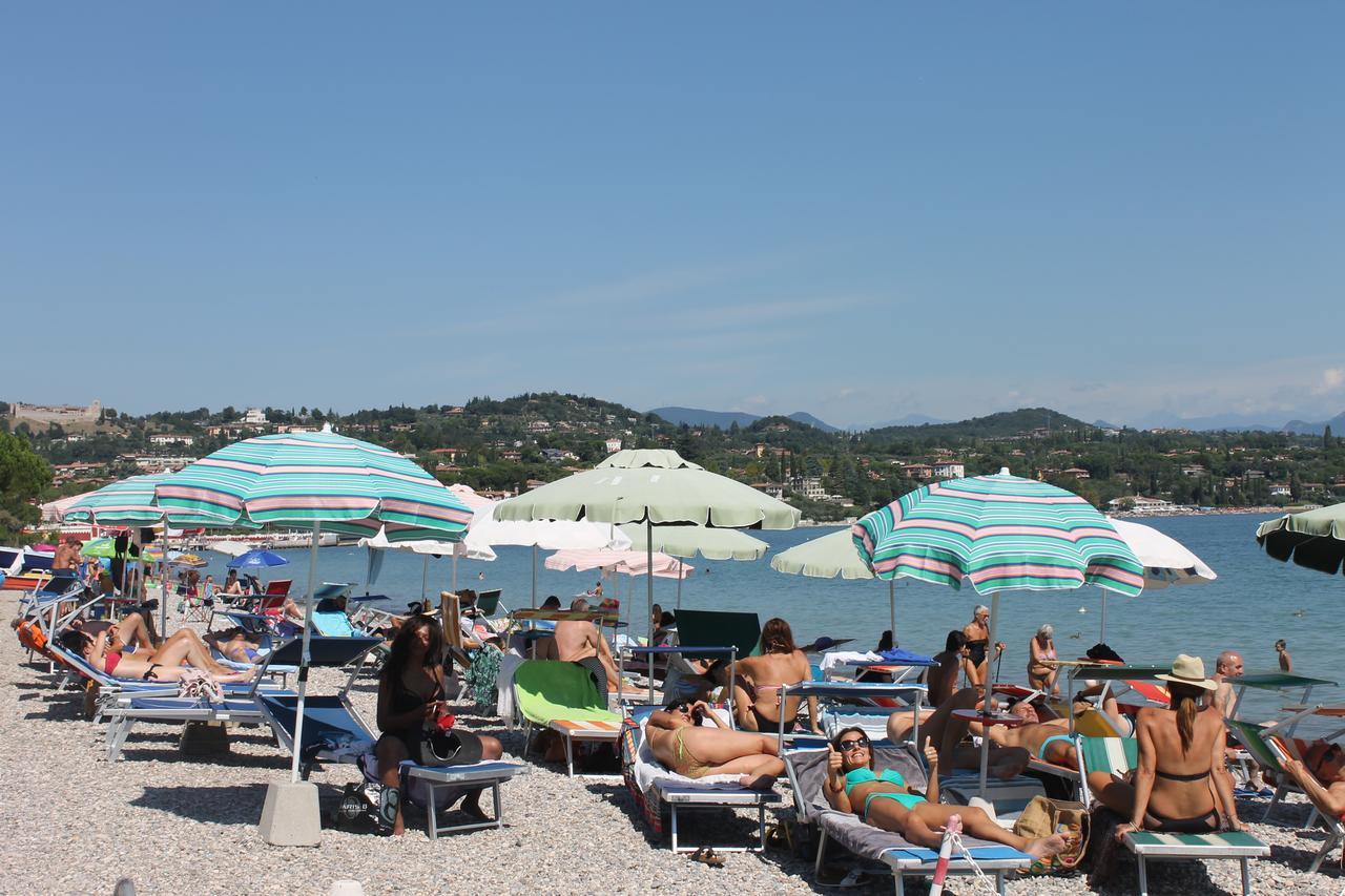 Lake Garda Beach Hostel Padenghe sul Garda Exteriör bild
