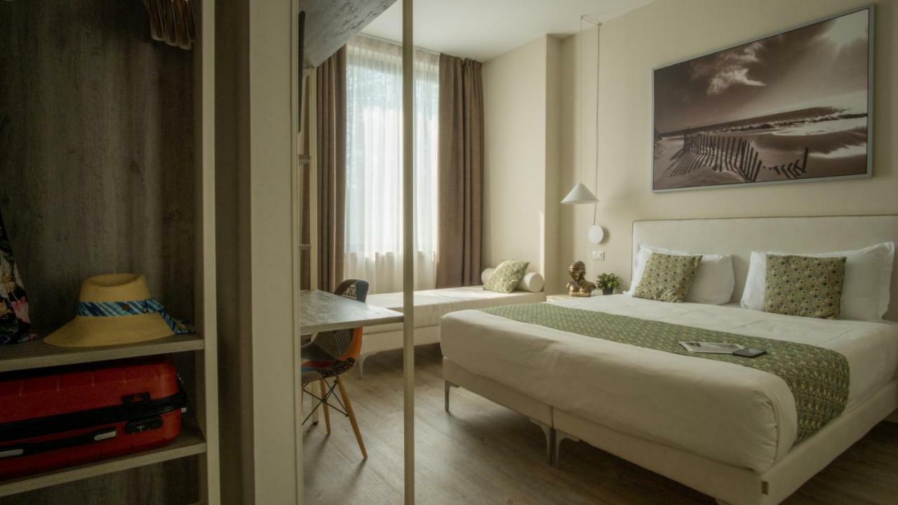 Lake Garda Beach Hostel Padenghe sul Garda Exteriör bild
